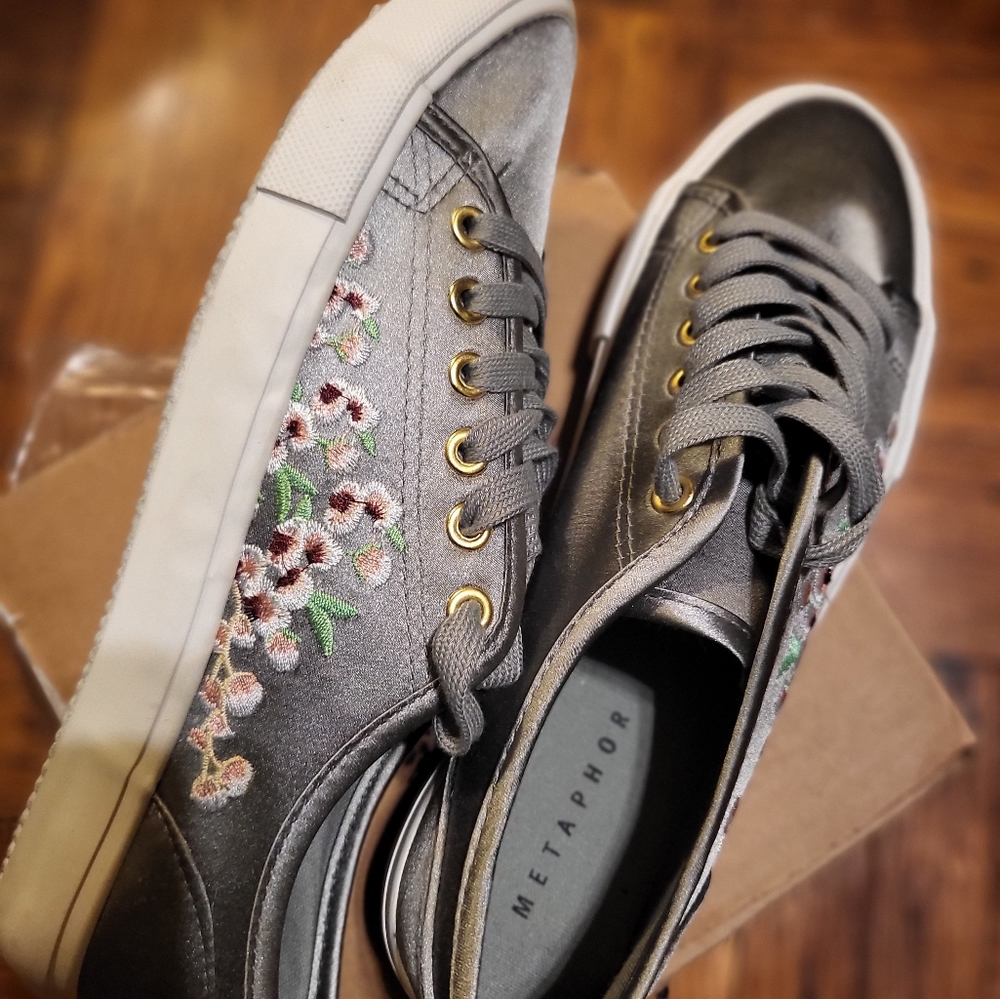 Metaphor sneakers